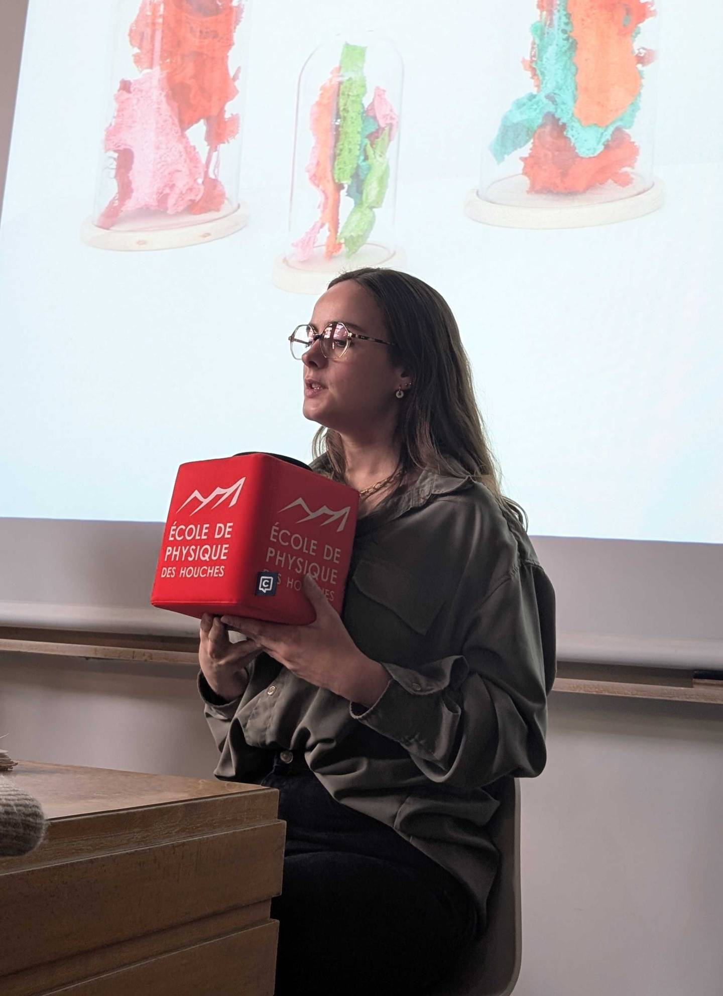 L'artiste plasticienne Julie Everaert. Elle mène des recherches en arts et sciences au laboratoire d’hydrodynamique de l’école Polytechnique.